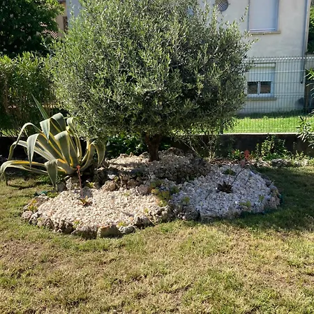 Chez Val Et Phil Guest house